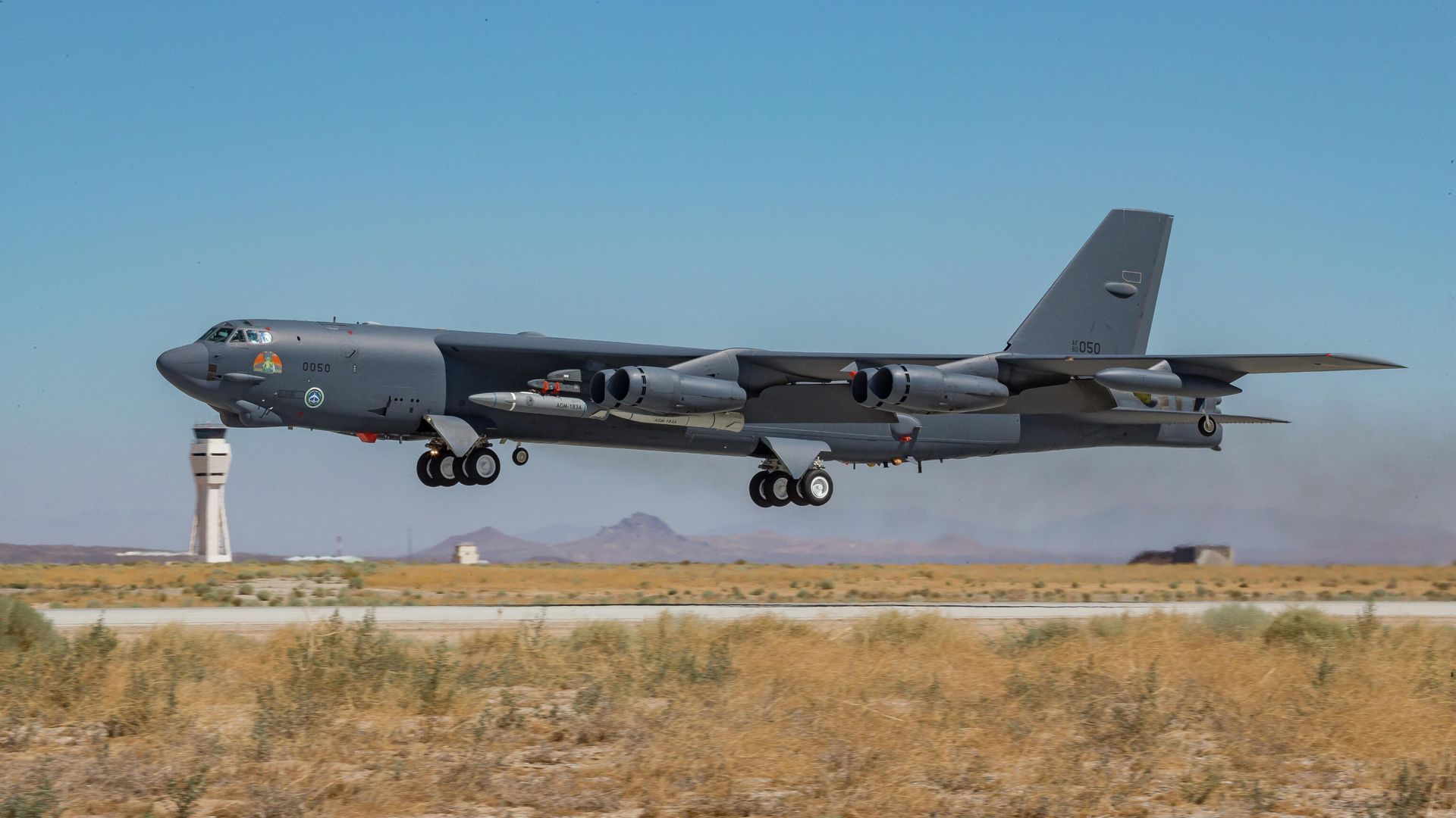 Американский бомбардировщик B-52H Stratofortress с гиперзвуковой крылатой ракетой AGM-183A Американский бомбардировщик B-52H Stratofortress с гиперзвуковой крылатой ракетой AGM-183A - РИА Новости, 1920, 18.12.2021