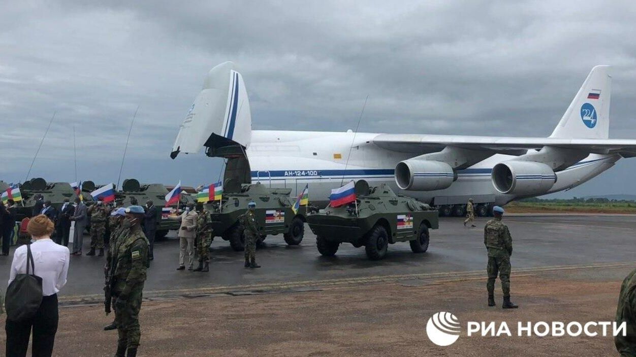 Россия отправила бронетехнику в Центральноафриканскую республику Россия отправила бронетехнику в Центральноафриканскую республику - РИА Новости, 1920, 15.10.2021