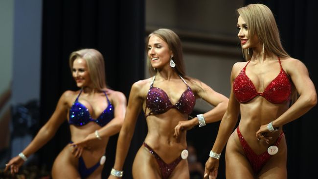 Участницы Чемпионата Приволжского федерального округа по бодибилдингу в Казани