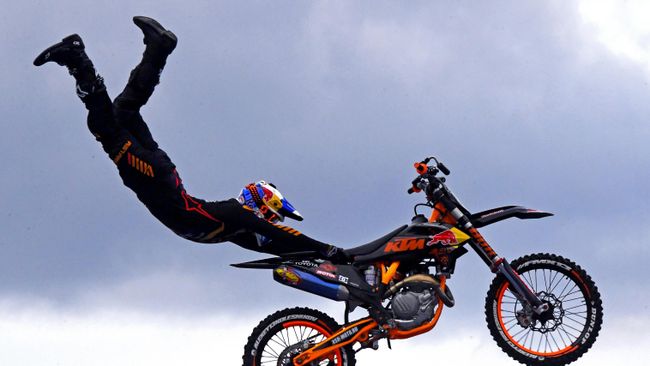 Команда по мотофристайлу FMX13 