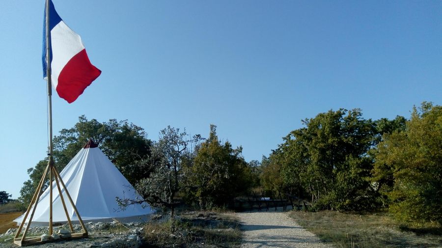 Палатка в парке Федюхинские высоты Палатка в парке Федюхинские высоты