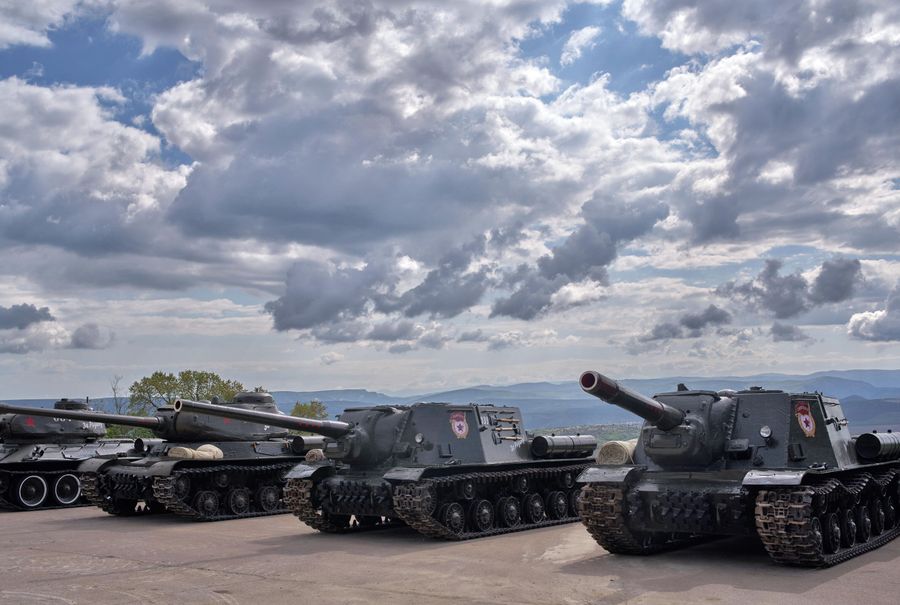 Военная техника времен Великой Отечественной войны на территории мемориального комплекса Сапун-гора в Севастополе Военная техника времен Великой Отечественной войны на территории мемориального комплекса Сапун-гора в Севастополе