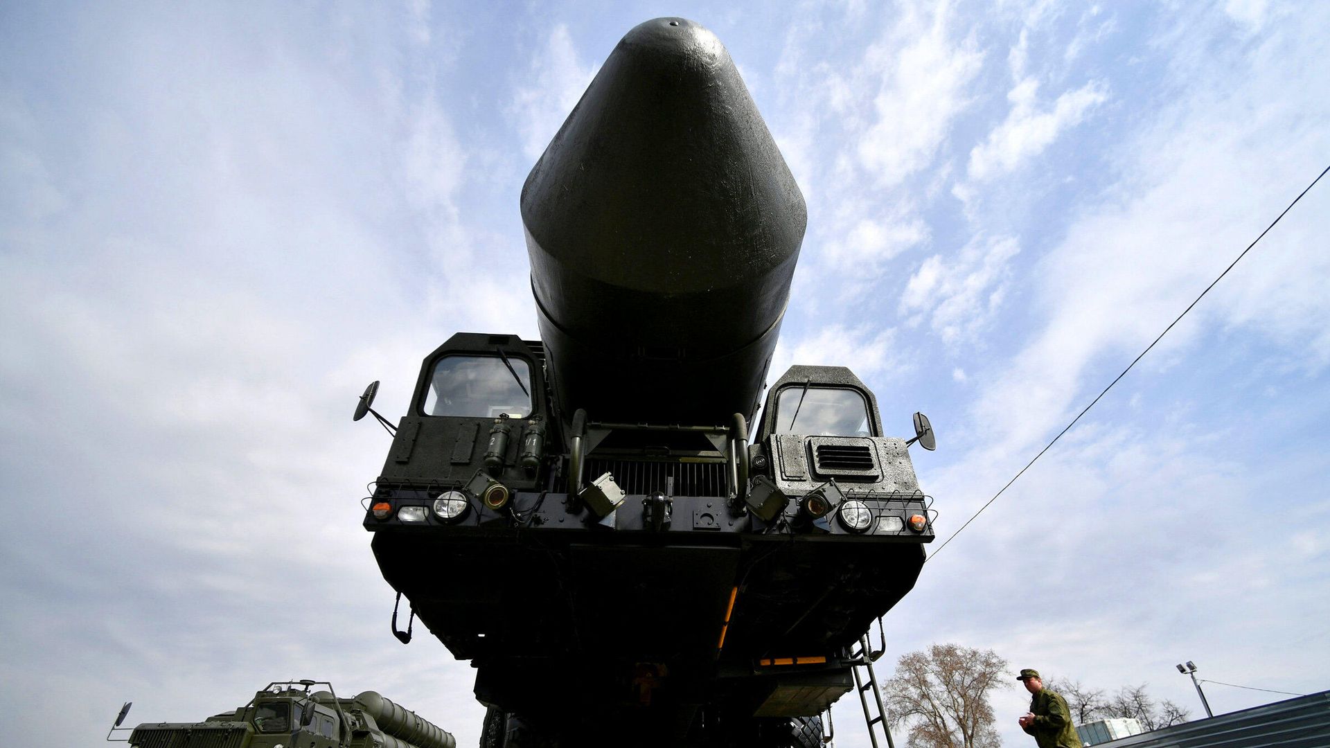 Транспортно-пусковой контейнер комплекса РС-24 Ярс Транспортно-пусковой контейнер комплекса РС-24 Ярс - РИА Новости, 1920, 22.12.2022