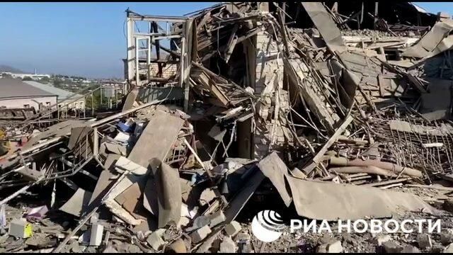 Завалы и руины домов - последствия ночного обстрела в Степанакерте Завалы и руины домов - последствия ночного обстрела в Степанакерте - РИА Новости, 1920, 17.10.2020