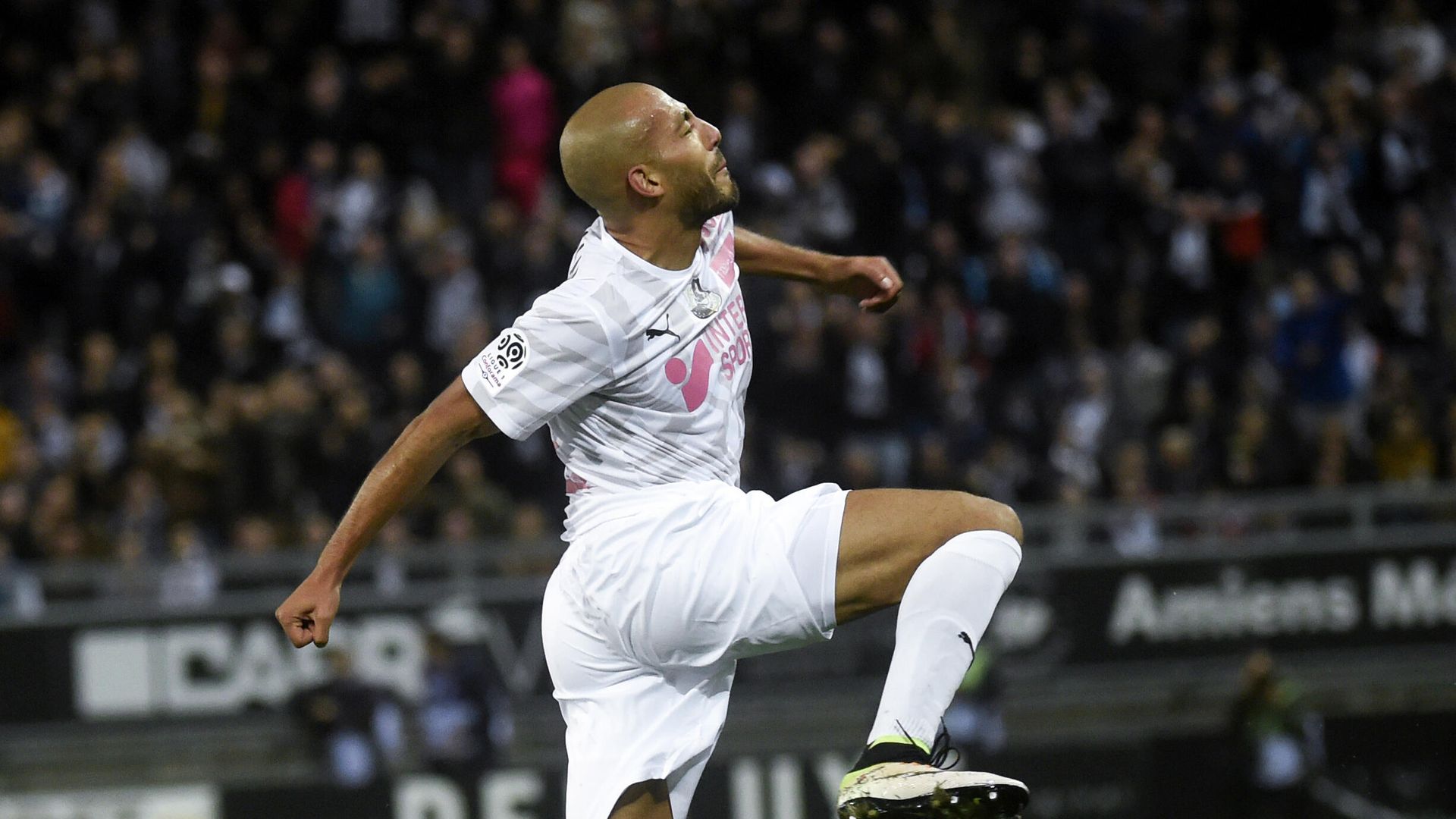 Amiens' Norwegian defender Haitam Aleesami celebrates after scoring a goal during the French L1 football match between SC Amiens and Olympique de Marseille (OM) on October 4, 2019 at the Licorne Stadium in Amiens. (Photo by FRANCOIS LO PRESTI / AFP) Amiens' Norwegian defender Haitam Aleesami celebrates after scoring a goal during the French L1 football match between SC Amiens and Olympique de Marseille (OM) on October 4, 2019 at the Licorne Stadium in Amiens. (Photo by FRANCOIS LO PRESTI / AFP) - РИА Новости, 1920, 17.10.2020