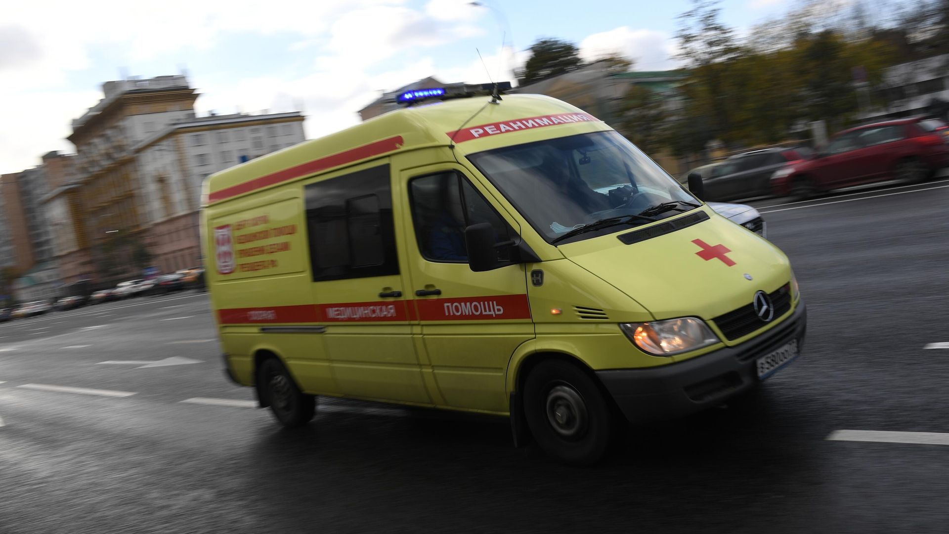 Автомобиль скорой медицинской помощи в Москве Автомобиль скорой медицинской помощи в Москве - РИА Новости, 1920, 13.05.2021