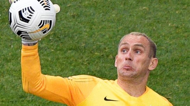 Вратарь Тамбова Сергей Рыжиков в матче 4-го тура чемпионата России по футболу среди клубов Премьер-лиги между командами ФК Зенит (Санкт-Петербург) и ФК Тамбов (Тамбов).