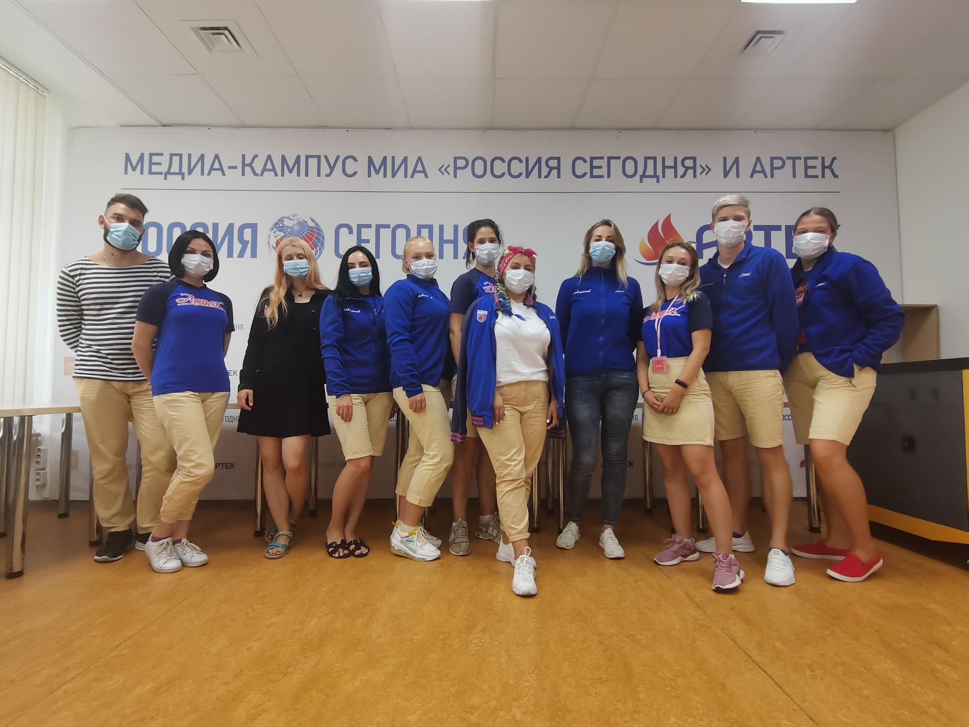 Вожатые и педагоги на онлайн мастер-классе по журналистике в медиакампусе МИА Россия сегодня и МДЦ Артек Вожатые и педагоги на онлайн мастер-классе по журналистике в медиакампусе МИА Россия сегодня и МДЦ Артек - РИА Новости, 1920, 19.10.2020
