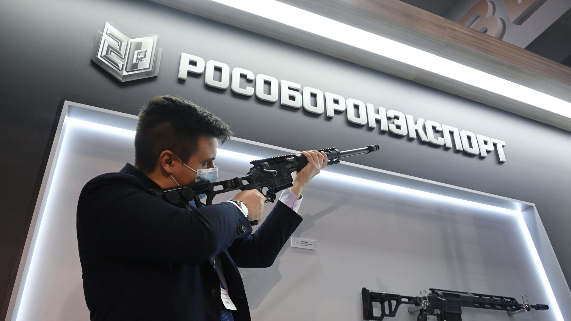 Стенд Рособоронэкспорта на XXIV Международной выставке Интерполитех - 2020 в Москве Стенд Рособоронэкспорта на XXIV Международной выставке Интерполитех - 2020 в Москве - РИА Новости, 1920, 05.02.2021