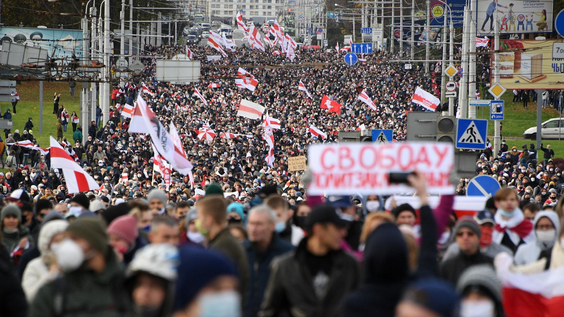 Участники несанкционированной властями акции протеста Партизанский марш в Минске Участники несанкционированной властями акции протеста Партизанский марш в Минске - РИА Новости, 1920, 20.10.2020