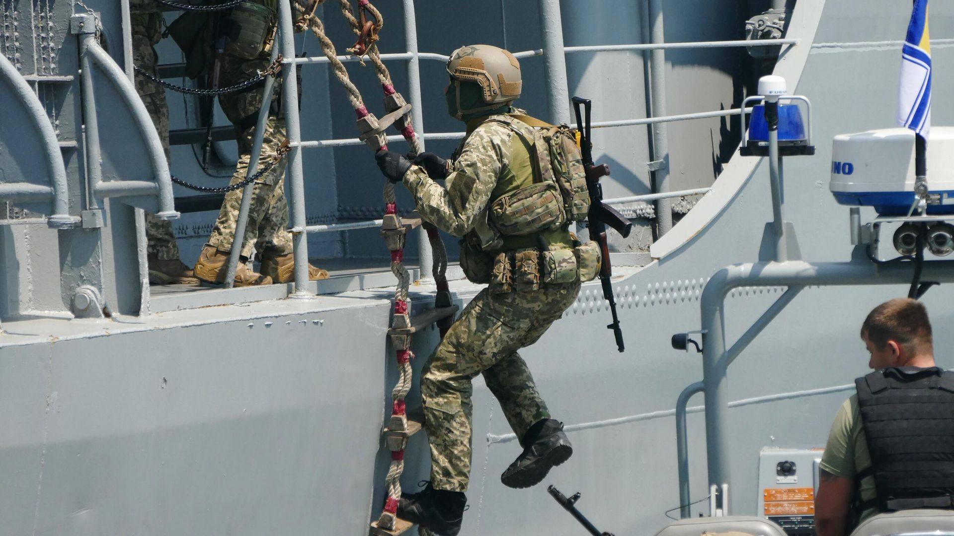 Военнослужащие отрабатывают действия против захвата кораблей в Черном море в рамках международных учений Sea Breeze Военнослужащие отрабатывают действия против захвата кораблей в Черном море в рамках международных учений Sea Breeze - РИА Новости, 1920, 02.07.2021