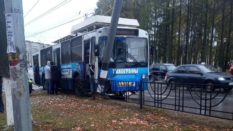 ДТП с троллейбусом произошло в Коврове на перекрестке улиц Чкалова и проспекта Ленина ДТП с троллейбусом произошло в Коврове на перекрестке улиц Чкалова и проспекта Ленина - РИА Новости, 1920, 20.10.2020