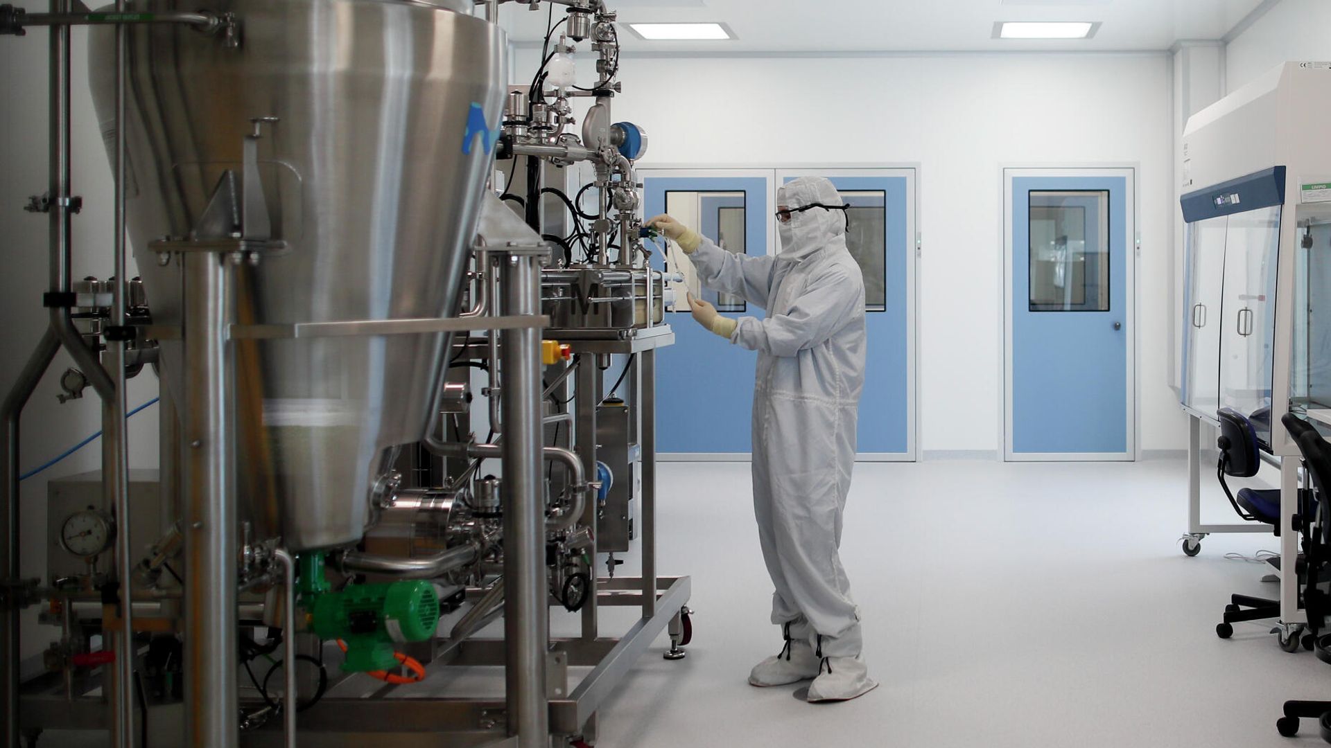 Работа над вакциной компании AstraZeneca Работа над вакциной компании AstraZeneca - РИА Новости, 1920, 21.10.2020