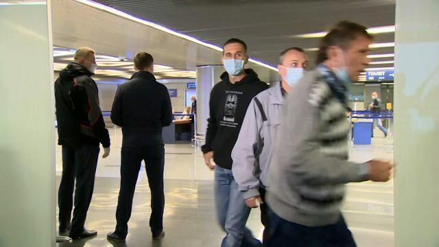 Освобожденные из пиратского плена моряки вернулись домой Освобожденные из пиратского плена моряки вернулись домой - РИА Новости, 1920, 22.10.2020