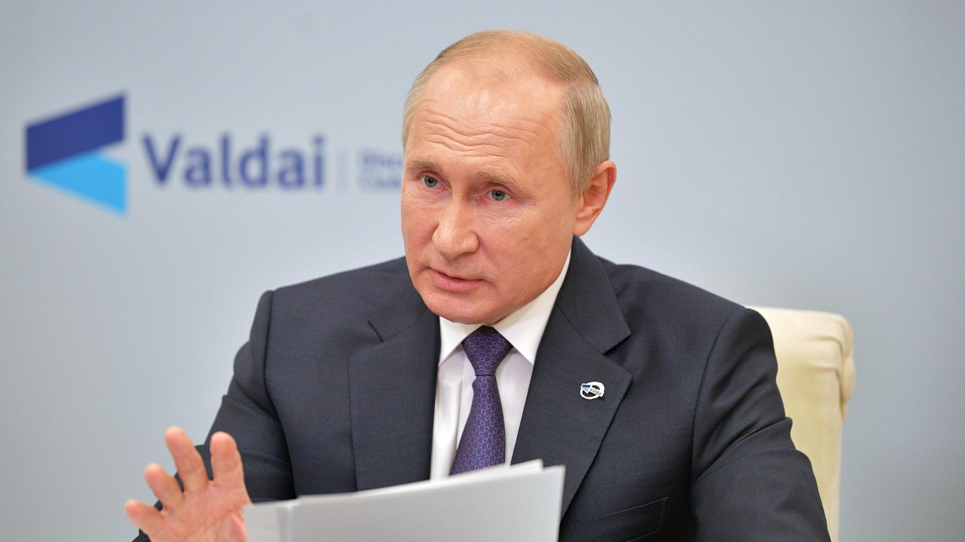 Президент РФ Владимир Путин принимает участие в заседании дискуссионного клуба Валдай в режиме видеосвязи Президент РФ Владимир Путин принимает участие в заседании дискуссионного клуба Валдай в режиме видеосвязи - РИА Новости, 1920, 22.10.2020