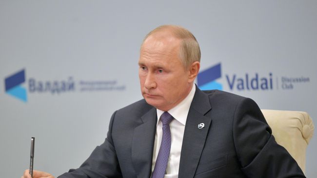 Президент РФ Владимир Путин принимает участие в заседании дискуссионного клуба Валдай в режиме видеосвязи