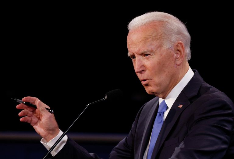 Кандидат в президенты США от Демократической партии Джо Байден во время финальных дебатов с президентом США Дональдом Трапом в Нэшвилле Кандидат в президенты США от Демократической партии Джо Байден во время финальных дебатов с президентом США Дональдом Трапом в Нэшвилле