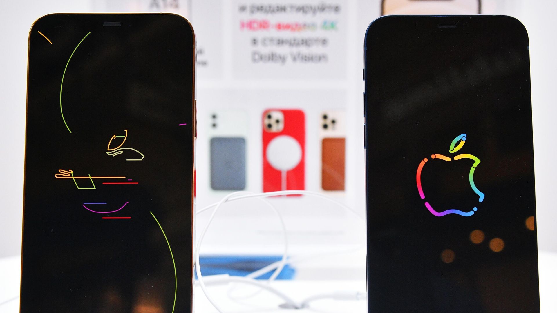 Заставки на экранах новых смартфонов компании Apple в магазине re:Store Заставки на экранах новых смартфонов компании Apple в магазине re:Store - РИА Новости, 1920, 17.09.2021