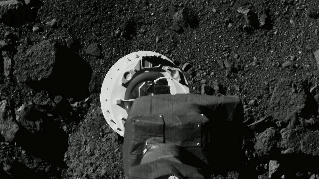 Фото приближения OSIRIS-REx к поверхности астероида Бенну, сделанное во время пробного маневра 11 августа 2020 года - РИА Новости, 1920, 30.01.2025