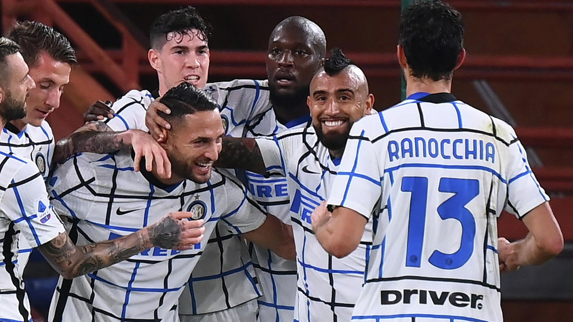Inter Milan's team congratulates Italian defender Danilo D'Ambrosio (3rd L) after he scored the team's second goal during the Italian Serie A football match Genoa vs Inter Milan at the Luigi-Ferraris Stadium in Genoa, on October 24, 2020. (Photo by MARCO BERTORELLO / AFP) - РИА Новости, 1920, 24.10.2020