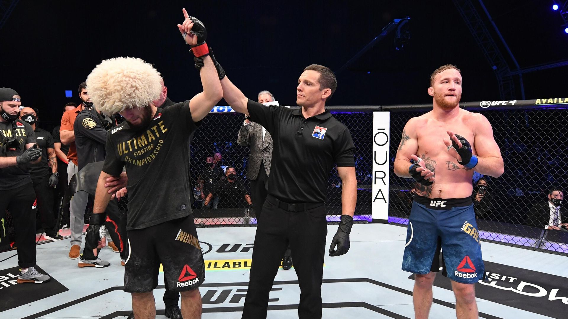 Хабиб Нурмагомедов защитил титул чемпиона UFC в легком весе Хабиб Нурмагомедов защитил титул чемпиона UFC в легком весе - РИА Новости, 1920, 05.03.2024