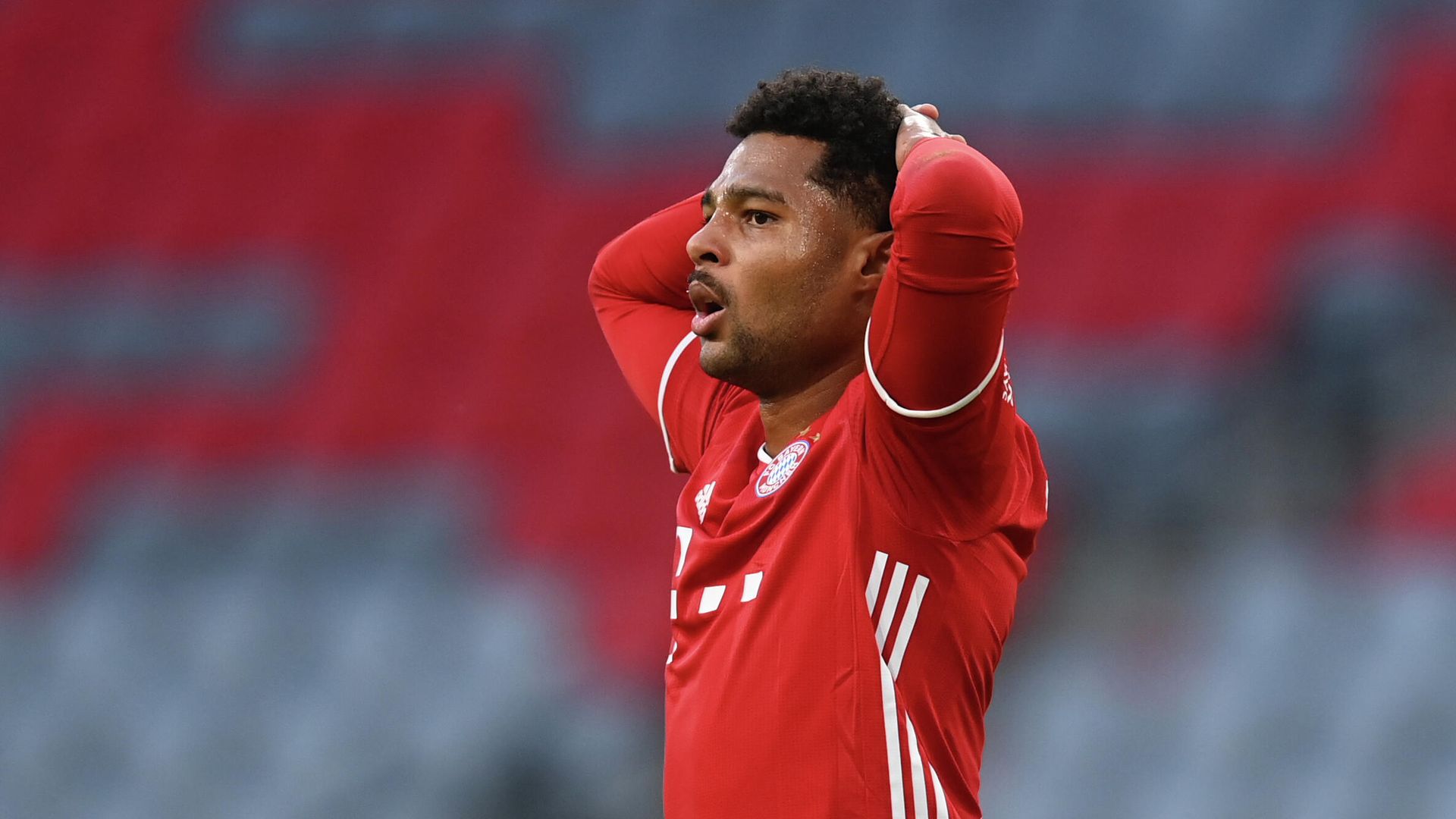 (FILES) In this file photo taken on October 4, 2020 Bayern Munich's German midfielder Serge Gnabry reacts during the German first division Bundesliga football match FC Bayern Munich vs Hertha Berlin in Munich, southern Germany. - Bayern Munich's German midfielder Serge Gnabry has tested positiv for Covid-19 the club reported on October 20, 2020. (Photo by CHRISTOF STACHE / AFP) / DFL REGULATIONS PROHIBIT ANY USE OF PHOTOGRAPHS AS IMAGE SEQUENCES AND/OR QUASI-VIDEO (FILES) In this file photo taken on October 4, 2020 Bayern Munich's German midfielder Serge Gnabry reacts during the German first division Bundesliga football match FC Bayern Munich vs Hertha Berlin in Munich, southern Germany. - Bayern Munich's German midfielder Serge Gnabry has tested positiv for Covid-19 the club reported on October 20, 2020. (Photo by CHRISTOF STACHE / AFP) / DFL REGULATIONS PROHIBIT ANY USE OF PHOTOGRAPHS AS IMAGE SEQUENCES AND/OR QUASI-VIDEO - РИА Новости, 1920, 25.10.2020