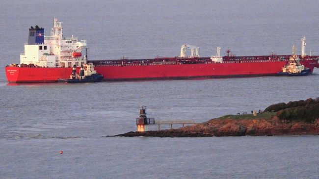 Танкер Nave Andromeda в Портисхеде, Великобритания