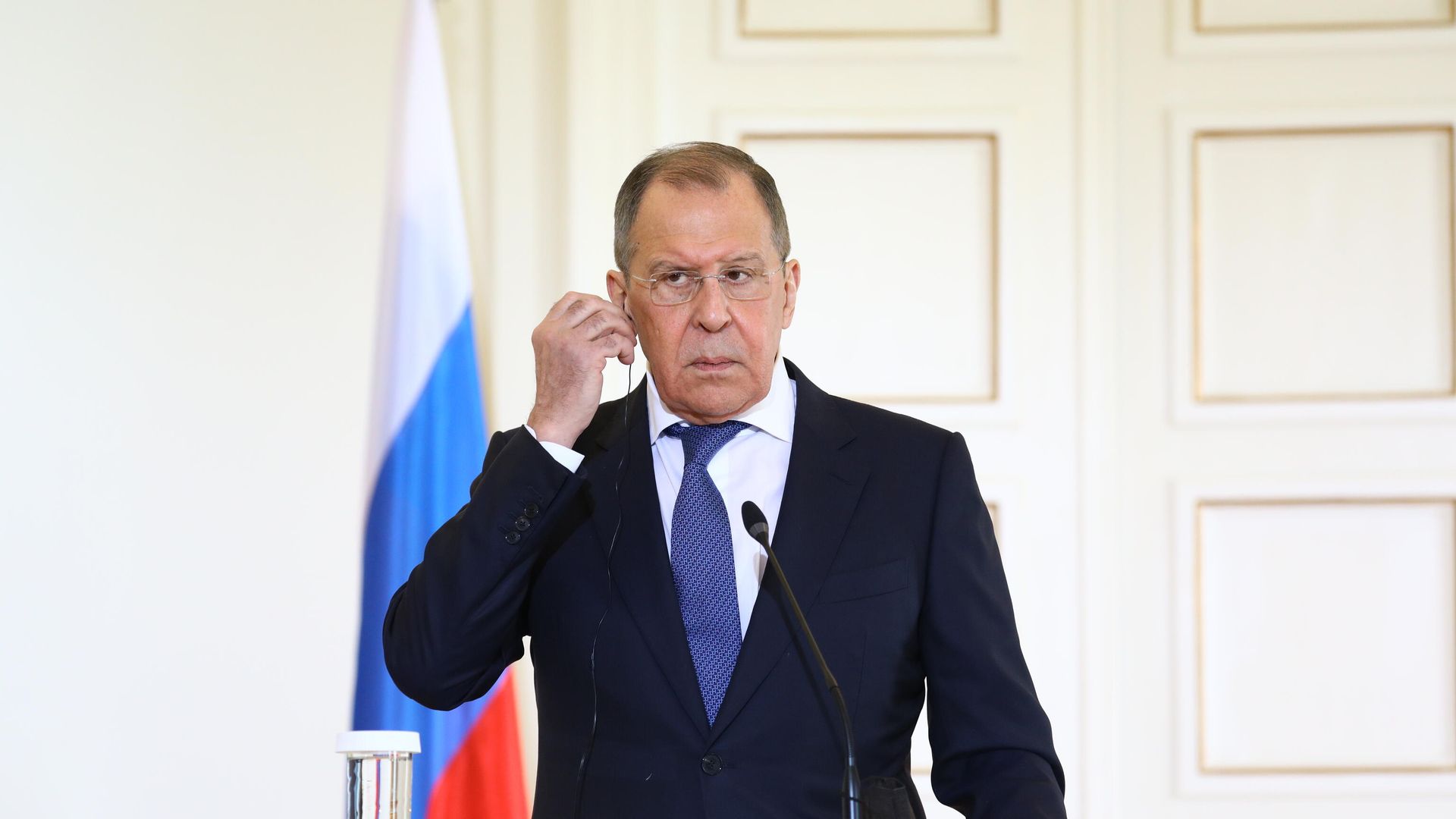 Министр иностранных дел РФ Сергей Лавров во время пресс-конференции по итогам встречи с министром иностранных дел Греческой Республики Никосом Дендиасом  - РИА Новости, 1920, 12.11.2020