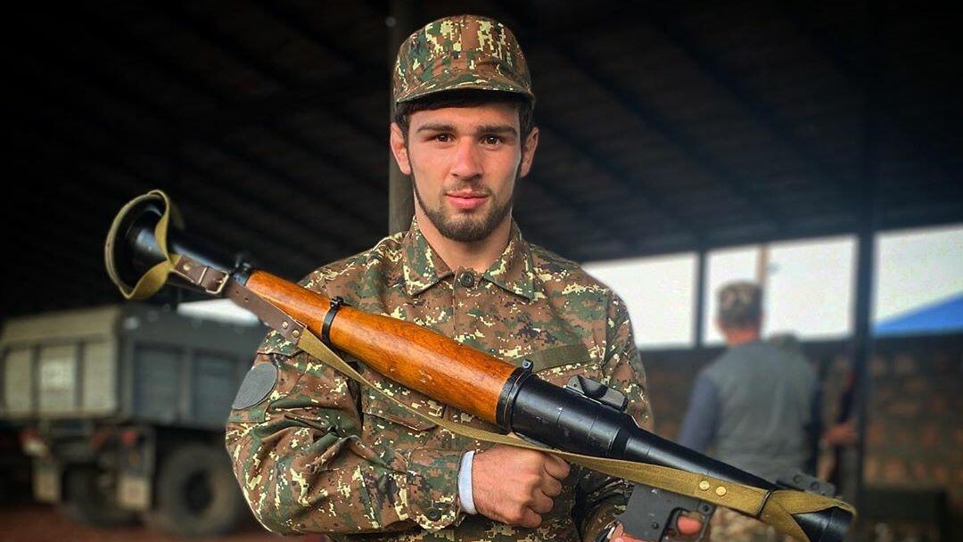 Борец Арсен Арутюнян (Армения) на передовой в Нагорном Карабахе Борец Арсен Арутюнян (Армения) на передовой в Нагорном Карабахе - РИА Новости, 1920, 26.10.2020