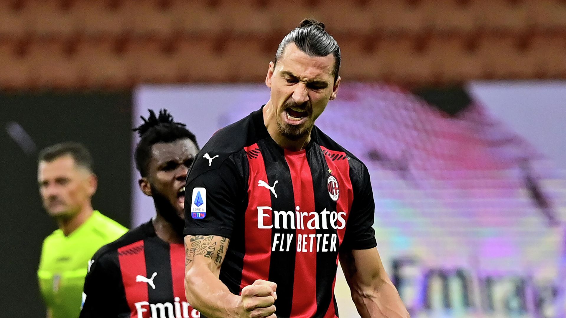 AC Milan's Swedish forward Zlatan Ibrahimovic celebrates after scoring a penalty against AS Roma during the Italian Serie A football match between AC Milan and AS Roma at the Meazza Stadium in Milan on October 26, 2020. (Photo by MIGUEL MEDINA / AFP) AC Milan's Swedish forward Zlatan Ibrahimovic celebrates after scoring a penalty against AS Roma during the Italian Serie A football match between AC Milan and AS Roma at the Meazza Stadium in Milan on October 26, 2020. (Photo by MIGUEL MEDINA / AFP) - РИА Новости, 1920, 27.10.2020