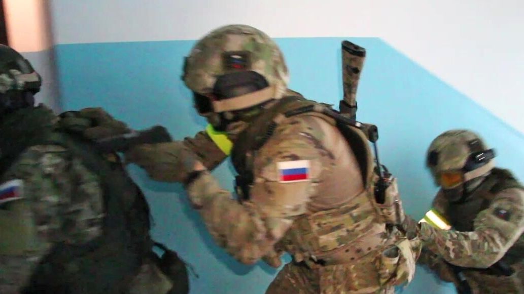 Сотрудники ФСБ России во время задержания Сотрудники ФСБ России во время задержания - РИА Новости, 1920, 30.09.2022
