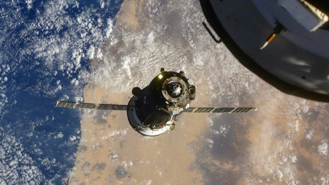 Стыковка корабля Союз МС-17 с Международной космической станцией Стыковка корабля Союз МС-17 с Международной космической станцией - РИА Новости, 1920, 02.12.2020