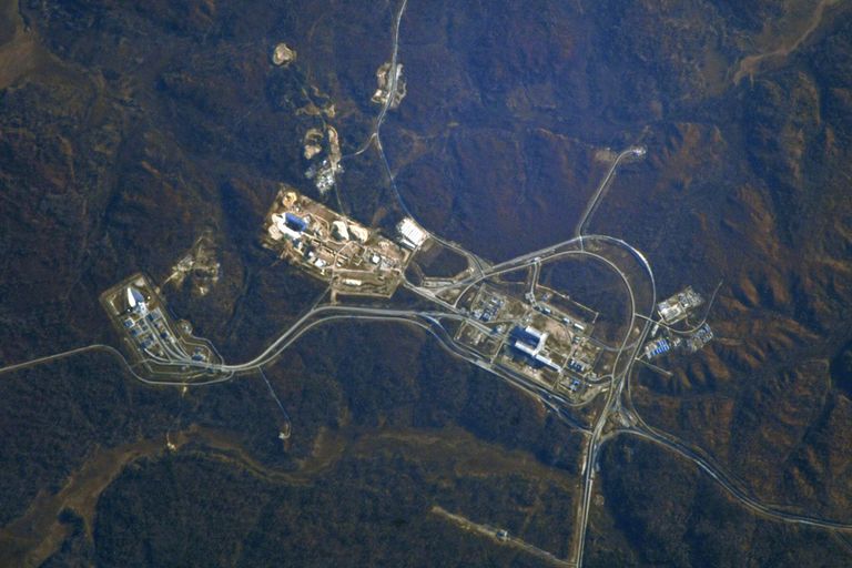 Строительство стартового стола для Ангары снятое с борта МКС российском космонавтом Сергеем Рыжиковым