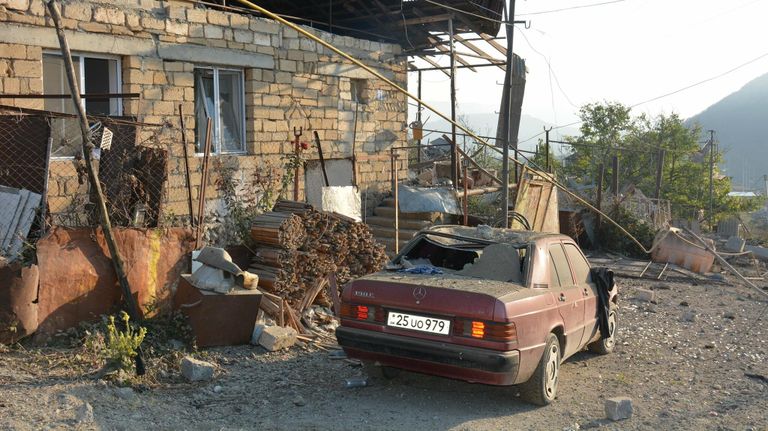 Последствия обстрелов в Степанакерте Последствия обстрелов в Степанакерте