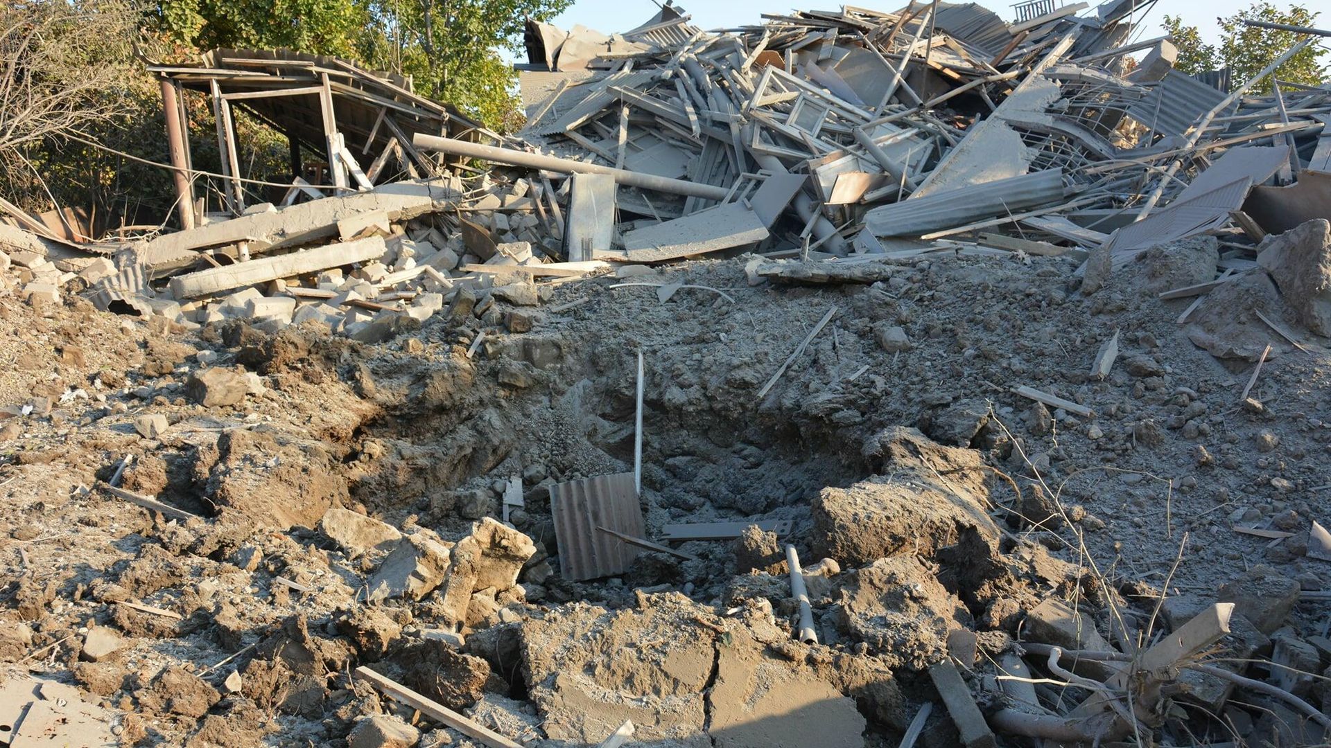 Последствия обстрелов в Степанакерте Последствия обстрелов в Степанакерте - РИА Новости, 1920, 29.10.2020