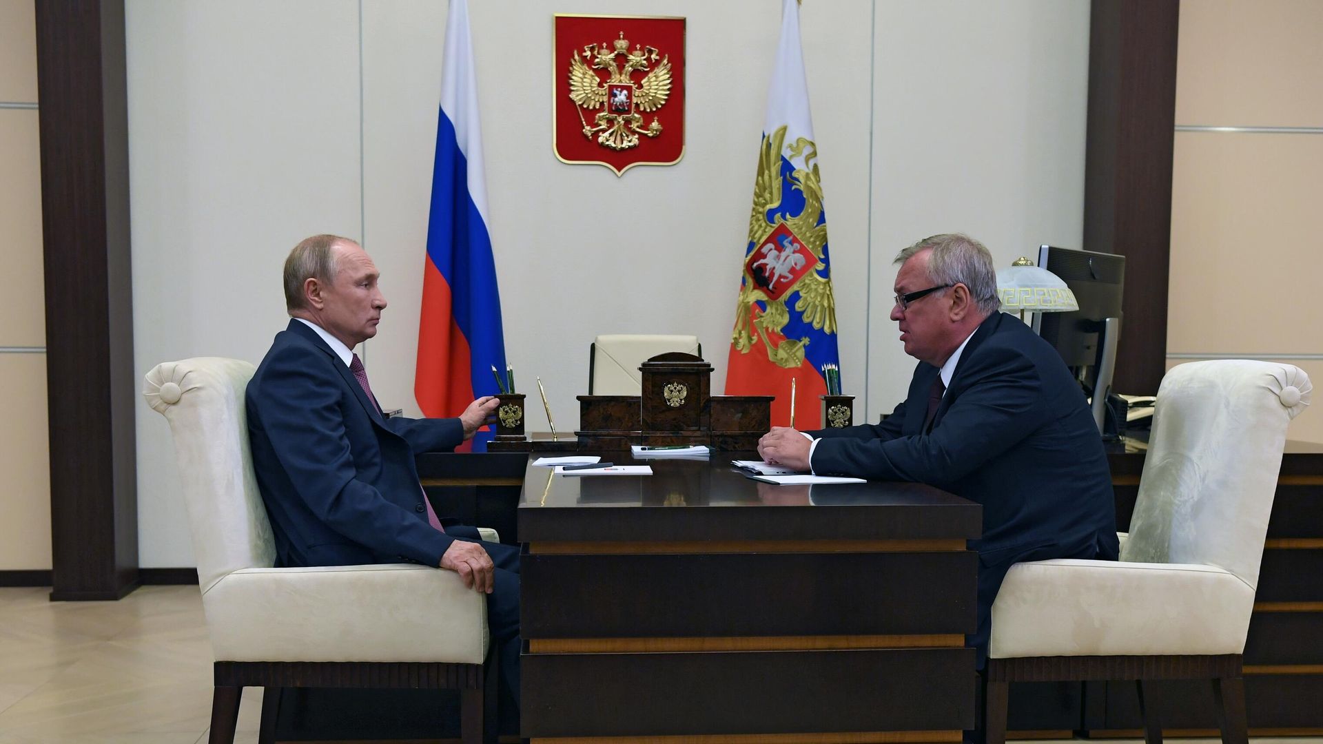 Президент РФ Владимир Путин и президент - председатель правления Банка ВТБ Андрей Костин Президент РФ Владимир Путин и президент - председатель правления Банка ВТБ Андрей Костин - РИА Новости, 1920, 11.07.2023