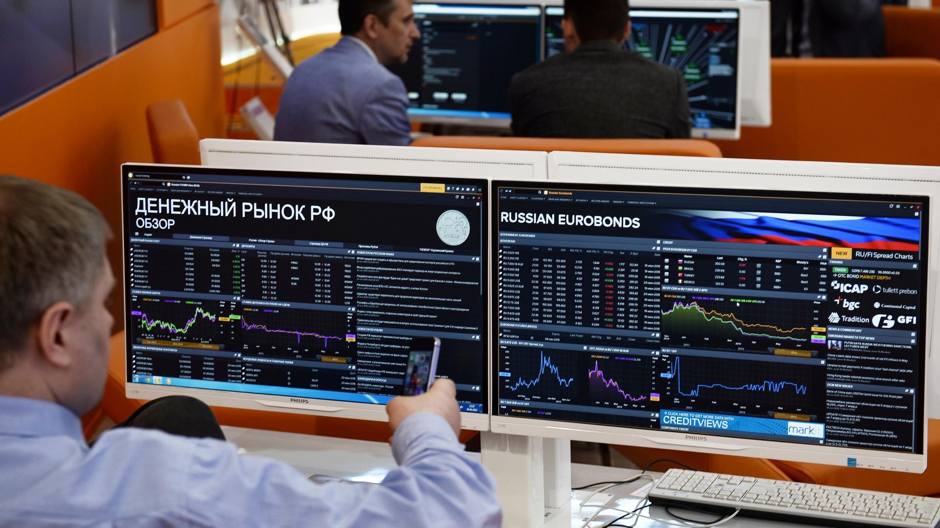 Мониторы с информацией о состоянии денежного рынка РФ Мониторы с информацией о состоянии денежного рынка РФ - РИА Новости, 1920, 25.01.2022