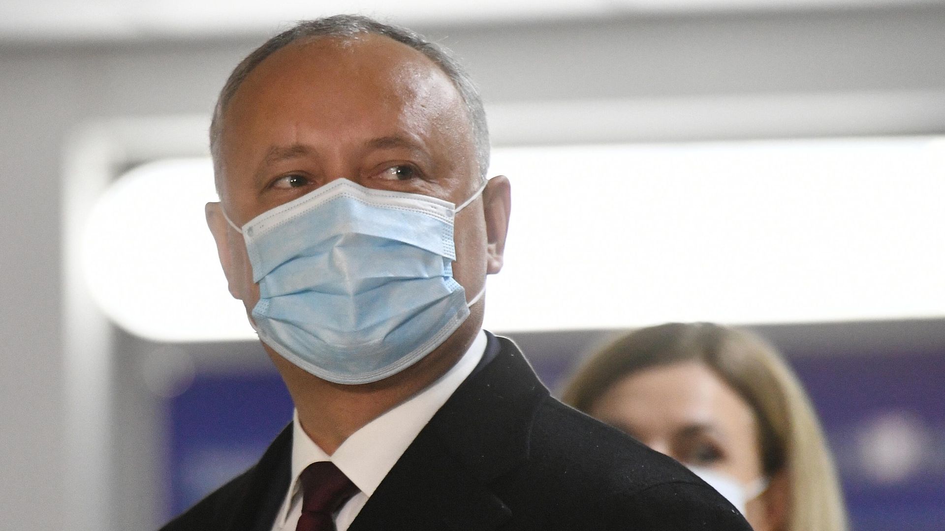 Президент Молдавии Игорь Додон с супругой Галиной голосуют на всеобщих выборах президента Молдавии на одном из участков в Кишиневе - РИА Новости, 1920, 02.11.2020