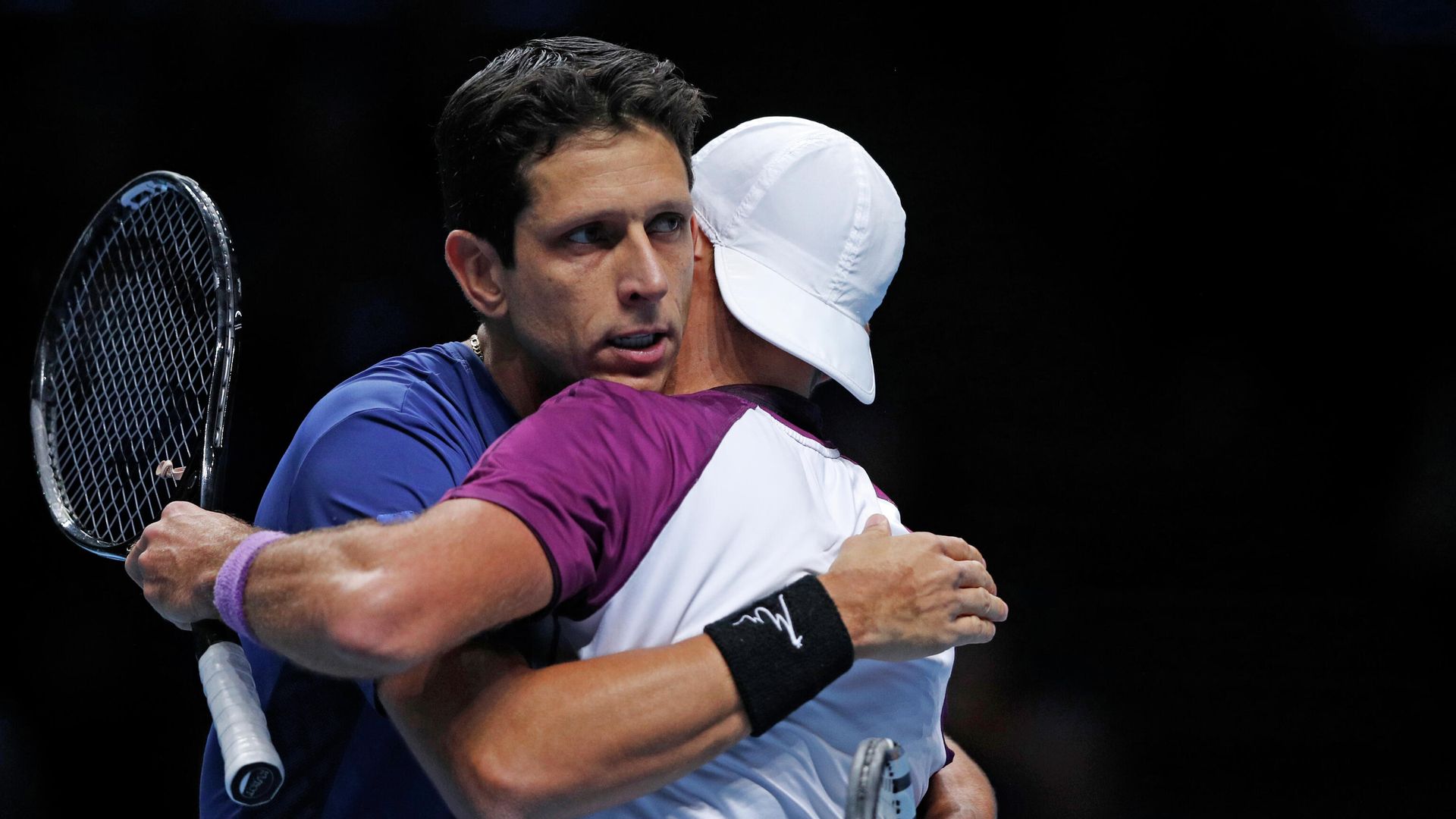 Poland's Lukas Kubot (R) and Brazil's Marcelo Melo (L) embrace as they celebrate their win over Croatia's Ivan Dodig and Slovakia's Filip Polasek in their men's doubles round-robin match on day one of the ATP World Tour Finals tennis tournament at the O2 Arena in London on November 10, 2019. (Photo by Adrian DENNIS / AFP) Poland's Lukas Kubot (R) and Brazil's Marcelo Melo (L) embrace as they celebrate their win over Croatia's Ivan Dodig and Slovakia's Filip Polasek in their men's doubles round-robin match on day one of the ATP World Tour Finals tennis tournament at the O2 Arena in London on November 10, 2019. (Photo by Adrian DENNIS / AFP) - РИА Новости, 1920, 01.11.2020