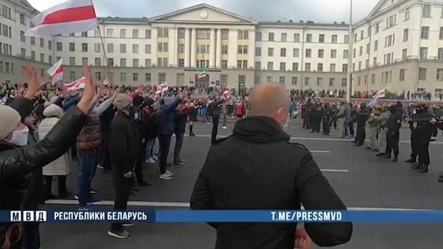 Кадры вчерашних протестов в Минске, где по заявлению МВД использовали самодельную бомбу Кадры вчерашних протестов в Минске, где по заявлению МВД использовали самодельную бомбу - РИА Новости, 1920, 02.11.2020