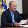 Президент РФ Владимир Путин во время встречи в режиме видеоконференции с финалистами конкурса Большая перемена Президент РФ Владимир Путин во время встречи в режиме видеоконференции с финалистами конкурса Большая перемена
