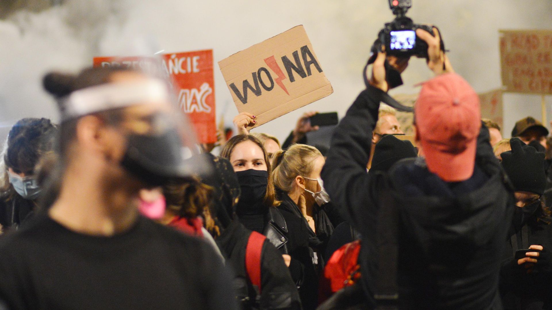 Участники акции протеста против ужесточения законодательства об абортах в Польше Участники акции протеста против ужесточения законодательства об абортах в Польше - РИА Новости, 1920, 03.11.2020