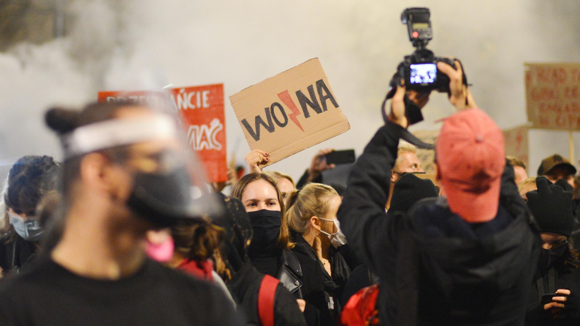 Участники акции протеста против ужесточения законодательства об абортах в Польше Участники акции протеста против ужесточения законодательства об абортах в Польше - РИА Новости, 1920, 13.12.2020