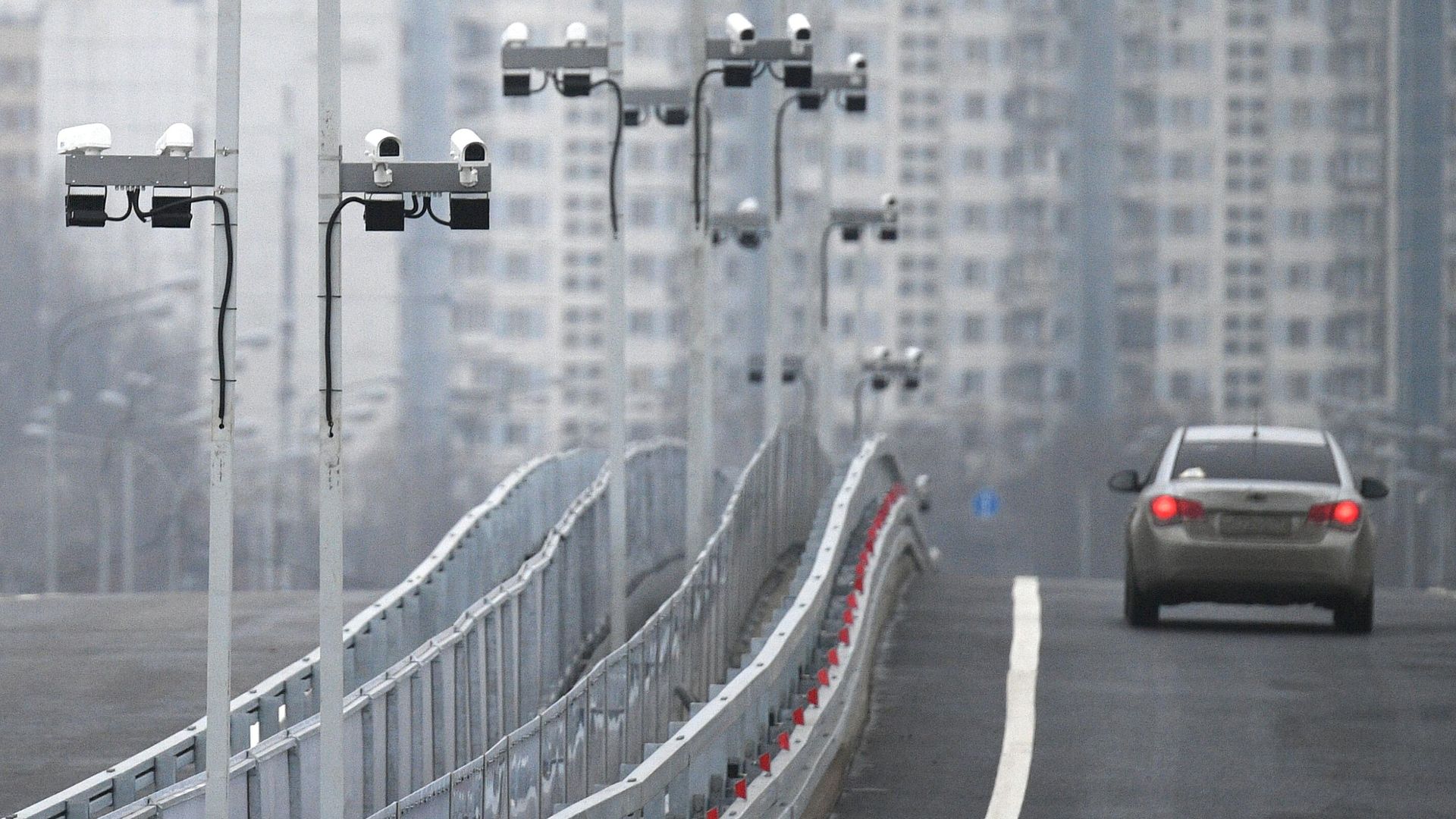 Автомобильное движение на мосту через Кожуховский затон на юго-востоке Москвы - РИА Новости, 1920, 03.11.2020