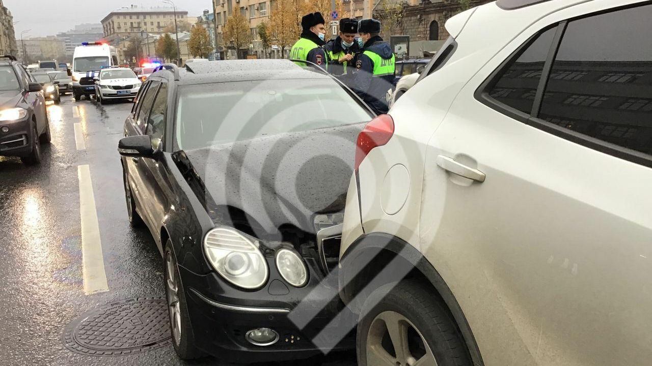 ДТП на Садовой-Черногрязской улице в Москве ДТП на Садовой-Черногрязской улице в Москве - РИА Новости, 1920, 03.11.2020