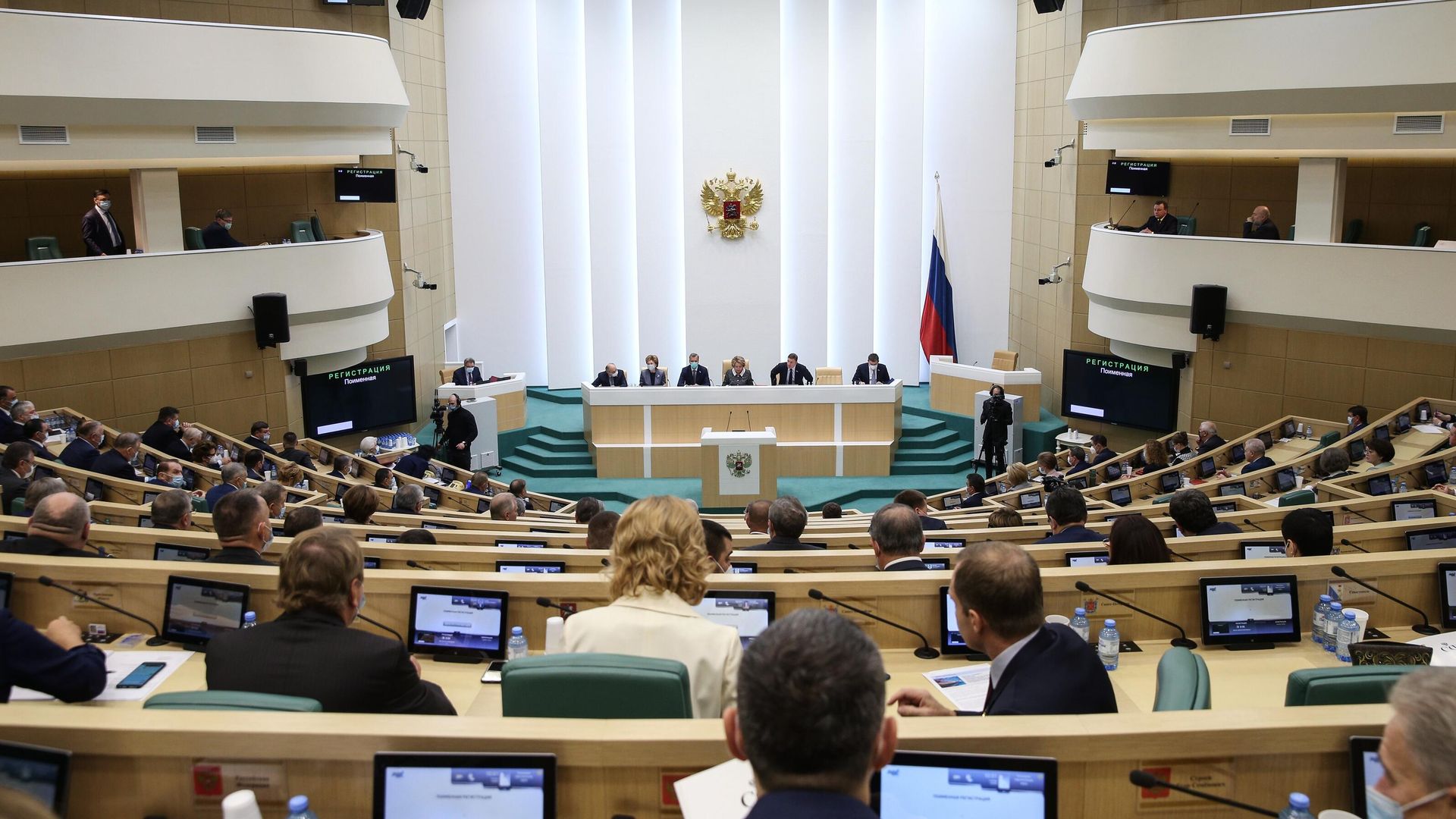 Сенаторы на заседании Совета Федерации РФ Сенаторы на заседании Совета Федерации РФ - РИА Новости, 1920, 12.11.2020