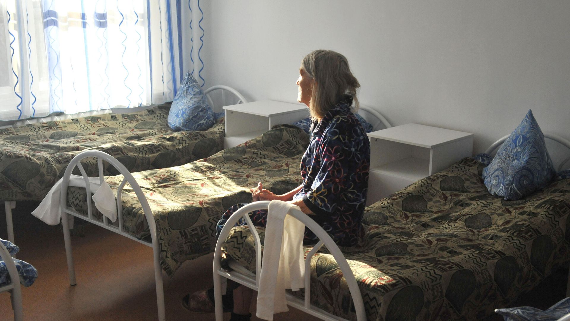 Пациентка в больничной палате психосоматического отделения психиатрической больницыПациенты областной психоневрологической больницы Пациентка в больничной палате психосоматического отделения психиатрической больницыПациенты областной психоневрологической больницы - РИА Новости, 1920, 03.11.2020