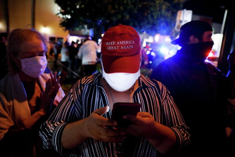 Сторонники Дональда Трампа во время президентских выборов в Майами, США Сторонники Дональда Трампа во время президентских выборов в Майами, США