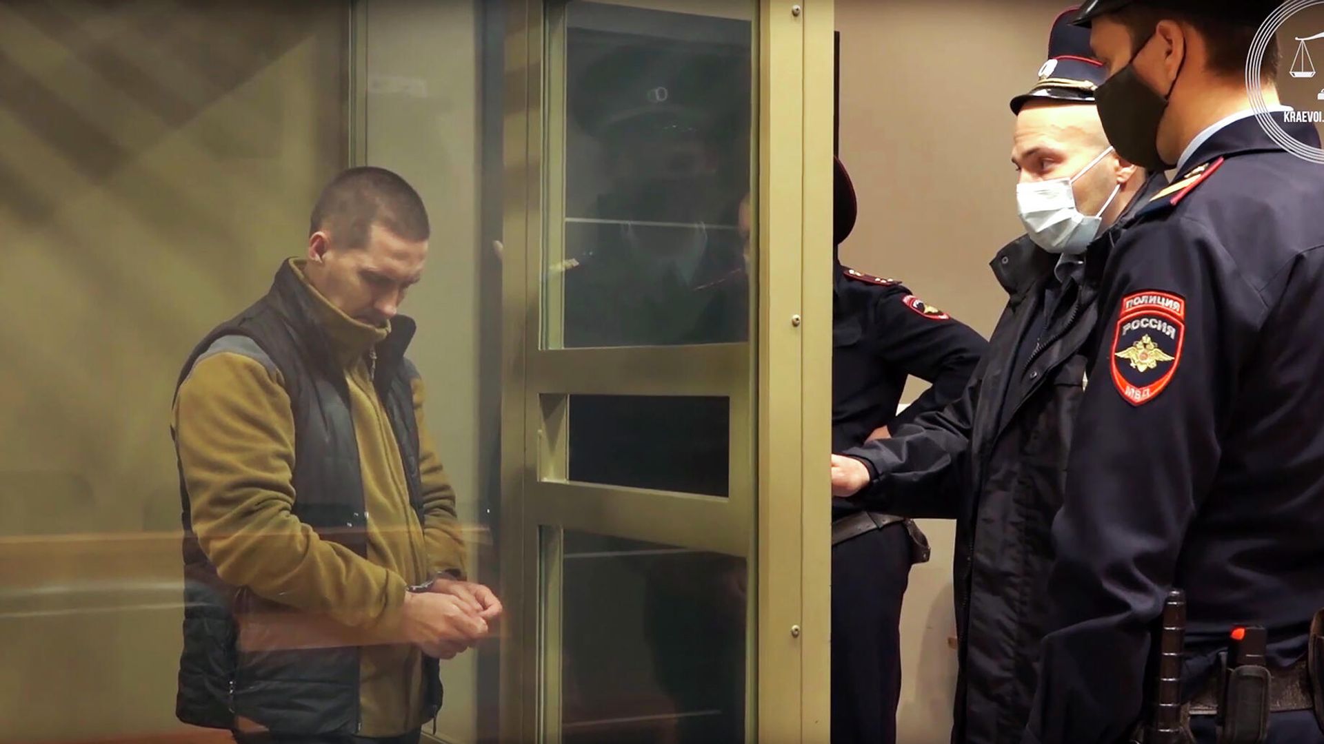 Обвиняемый в убийстве падчерицы во время оглашения приговора в Краснодарском краевом суде Обвиняемый в убийстве падчерицы во время оглашения приговора в Краснодарском краевом суде - РИА Новости, 1920, 05.11.2020