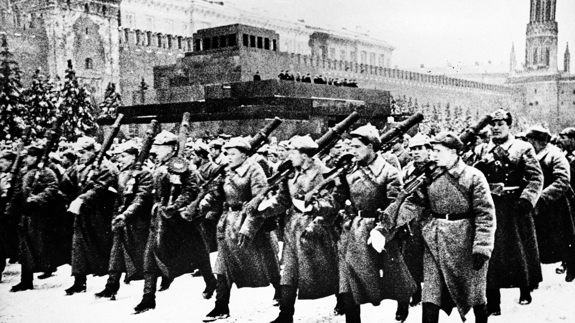 Парад на Красной площади в Москве 7 ноября 1941 года Парад на Красной площади в Москве 7 ноября 1941 года - РИА Новости, 1920, 19.11.2020